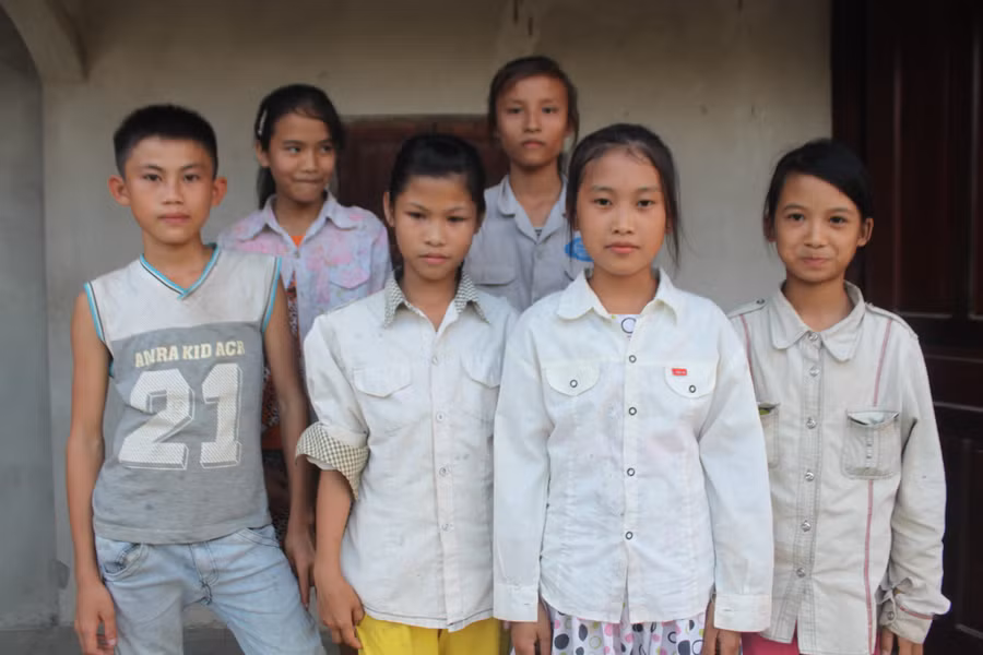 Em Lê Văn Được và 5 em nhỏ được cứu sống