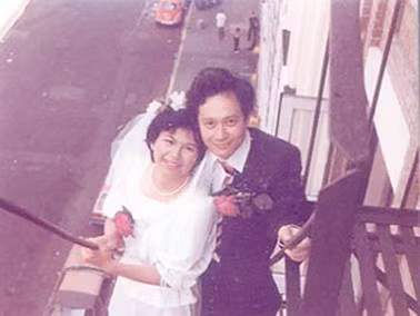 Lý An và cô vợ trẻ trong lễ cưới tại Mỹ cách đây 30 năm