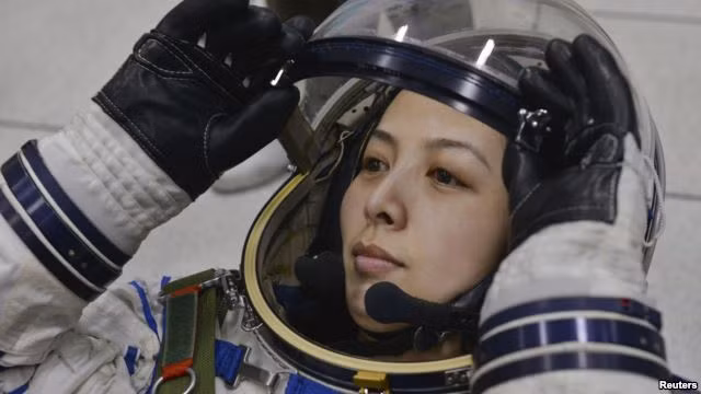 Giảng bài từ... vũ trụ