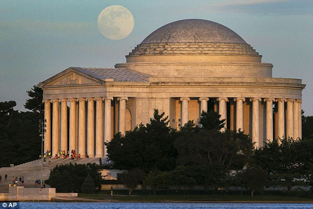 A full moon rises behind the Jefferson Memorial in Washington D.C. Read more: http://www.dailymail.co.uk/news/article-2346857/Supermoon-June-2013-Amazing-pictures-solar-systems-best-lunar-weekend.html#ixzz2X616RHPu Follow us: @MailOnline on Twitter | DailyMail on Facebook