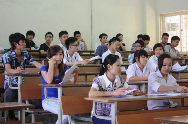 Hút thí sinh, trường tung học bổng tiền tỷ