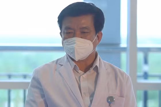 Bị can Đoàn Văn Hùng, Giám đốc Bệnh viện đa khoa tỉnh Vĩnh Long.