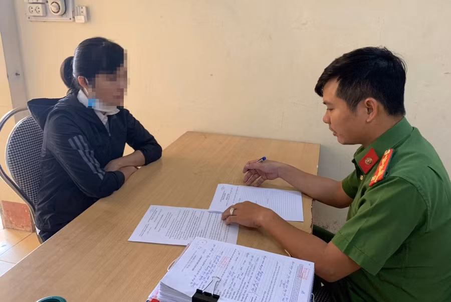 Nguyễn Thị Y.H. làm việc với cơ quan công an.