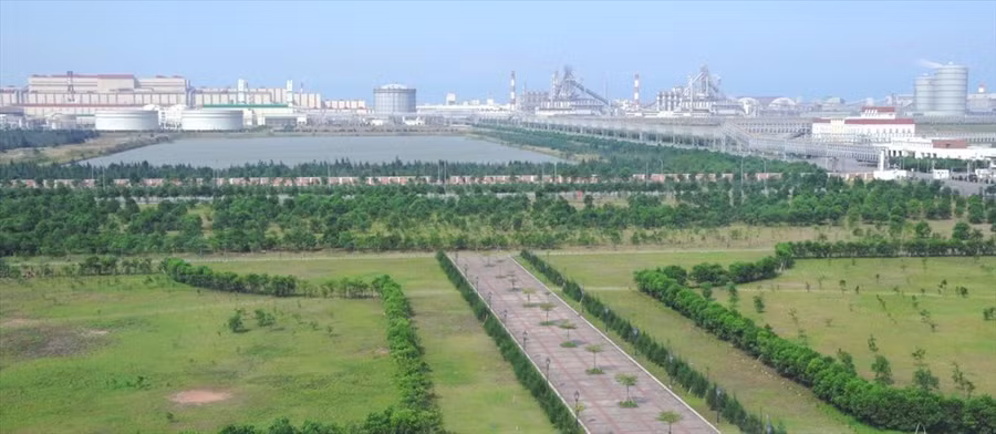 Nhìn từ xa, toàn cảnh khu nhà máy Formosa Hà tĩnh như một thành phố nguy nga tráng lệ.