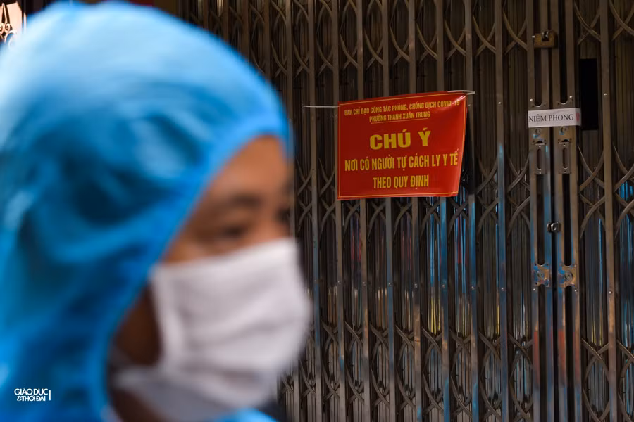 Đối với người dân khi hết thời gian cách ly tập trung trở về nhà, cần thực hiện cách ly tại nơi lưu trú thêm 14 ngày (đối với những trường hợp F0) hoặc 7 ngày (đối với những trường hợp F1).