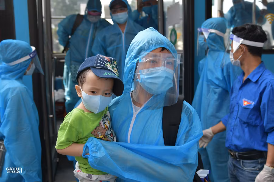 Hà Nội: Người dân Thanh Xuân Trung bóc niêm phong, mở cửa về nhà ảnh 14