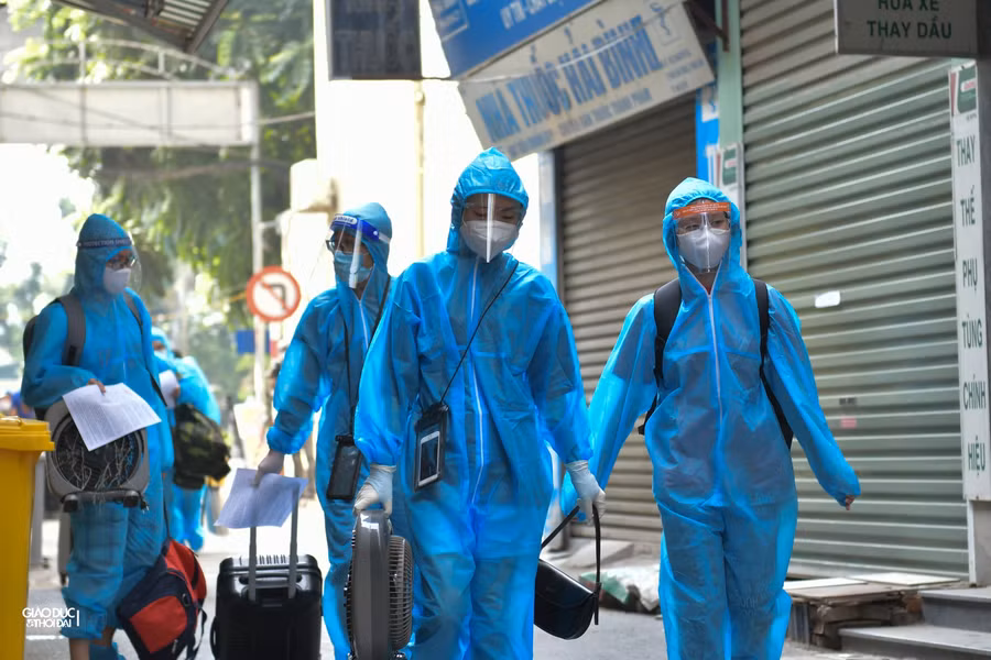 Hà Nội: Người dân Thanh Xuân Trung bóc niêm phong, mở cửa về nhà ảnh 20