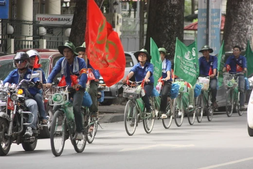 Hành trình xanh xuyên Việt 2011- từ Làng Sen đến bến Nhà Rồng