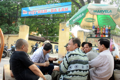 Ngoài cổng cụm thi thuộc HĐCT số 10 trường THPT Việt Nam- Ba Lan. Ảnh, gdtd.vn