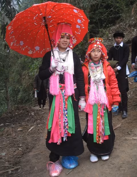 Cô dâu Trương Thị Thắm và phù dâu 