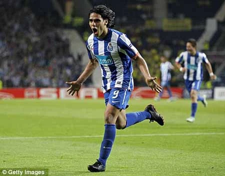 Falcao nhận lương 5 triệu bảng/năm tại The Blues