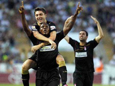 Odion Ighalo có bàn thắng mở tỉ số cho Granada ở ngay phút 28 Odion Ighalo có bàn thắng mở tỉ số cho Granada ở ngay phút 28