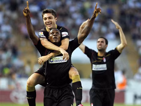 Odion Ighalo có bàn thắng mở tỉ số cho Granada ở ngay phút 28