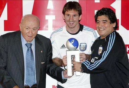 Lionel Messi lần thứ 3 nhận giải thưởng Trofeo Di Stefano