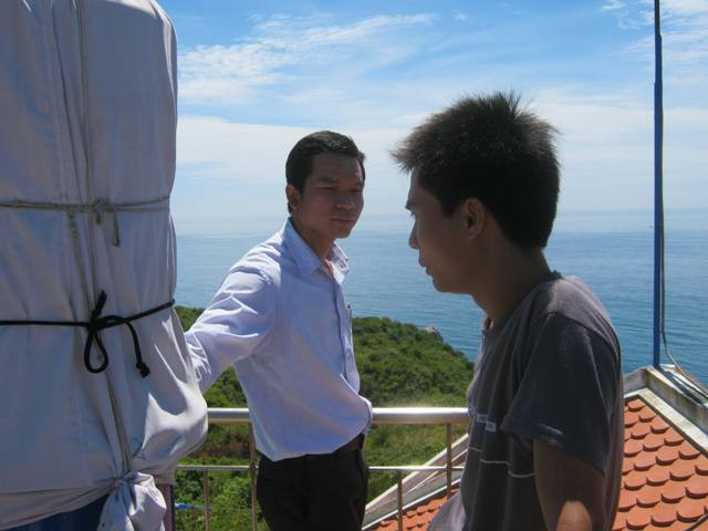 Để đèn biển sáng mãi trên vùng biển Sa Huỳnh ảnh 3 Những tấm pin năng lượng mặt trời, nguồn năng lượng sử dụng cho hải đăng Sa Huỳnh.