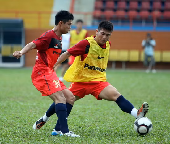 HLV Falko Gotz có buổi tập đầu tiên cùng các học trò ảnh 3 Các cầu thủ tập luyện hết sức nỗ lực