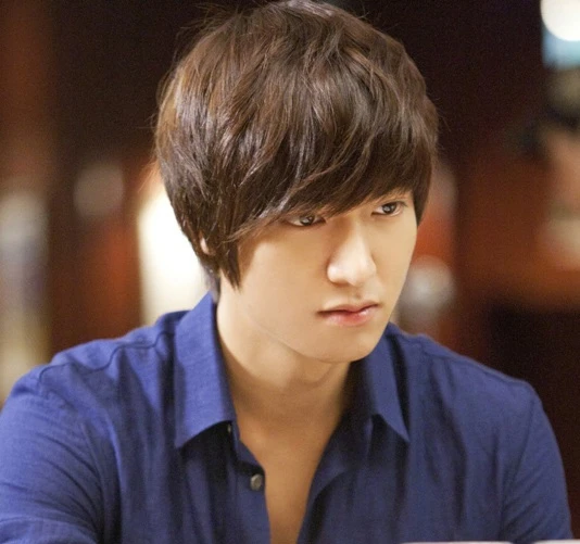 &quot;City Hunter&quot; Lee Min Ho đẹp hoàn hảo từ mọi góc độ