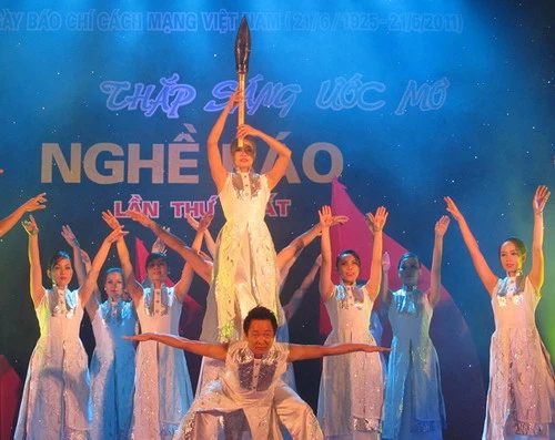 &quot;Thắp sáng ước mơ nghề báo lần thứ nhất - năm 2011&quot;