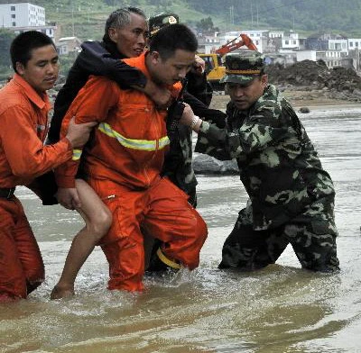 Mưa lụt tấn công Trung Quốc, 118 người thương vong