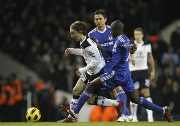 Chelsea &quot;vượt mặt&quot; M.U trong thương vụ Luka Modric