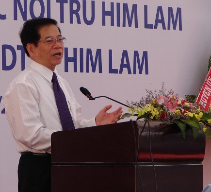 Chủ tịch nước cắt băng khánh thành trường PTDTNT Him Lam ảnh 1 Chủ tịch nước Nguyễn Minh Triết phát biểu tại buổi lễ khánh thành