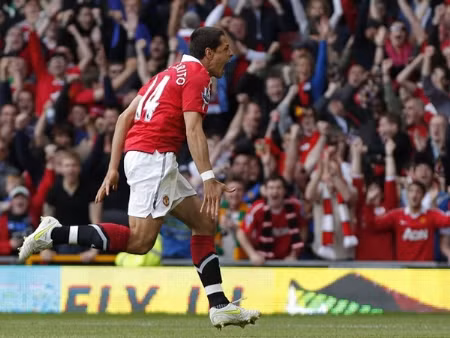 M.U giữ chân "hạt đậu nhỏ" Chicharito bằng lương khủng