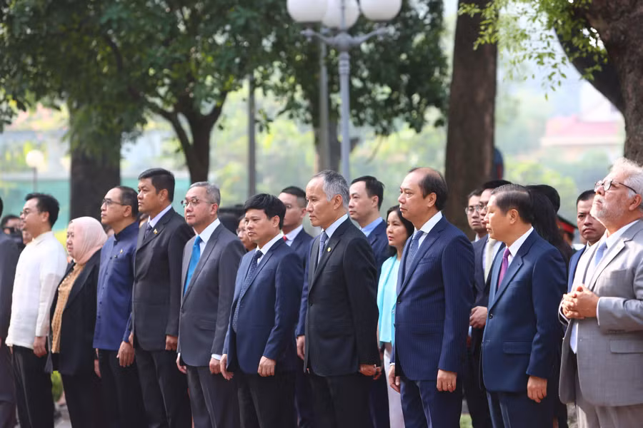 Buổi lễ có sự tham gia của nhiều đại diện bộ và Đại sứ các nước Brunei, Campuchia, Indonesia, Lào, Malaysia, Mianma, Philippines, Thái Lan, Singapore, Trưởng đoàn Ngoại giao