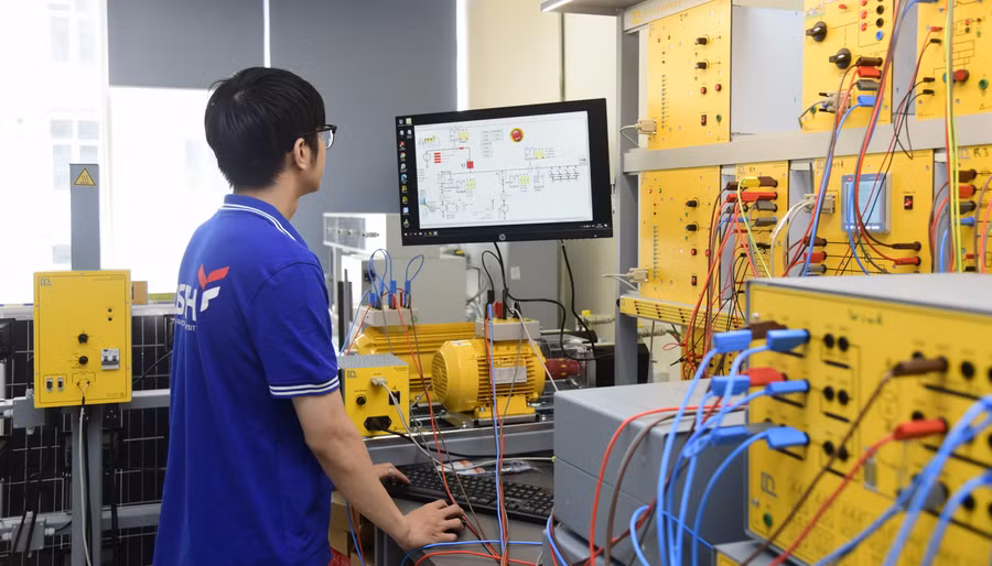 Sinh viên Trường ĐH KHoa học và Công nghệ Hà Nội. Ảnh: NTCC.