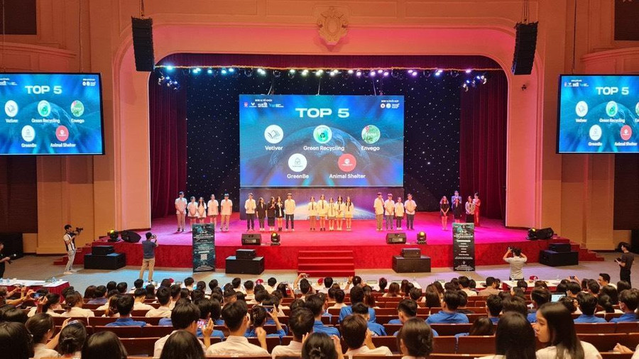5 đội đã xuất sắc lọt vào đêm chung kết cuộc thi 'Sáng tạo tương lai xanh 2022'. 5 đội đã xuất sắc lọt vào đêm chung kết cuộc thi 'Sáng tạo tương lai xanh 2022'.