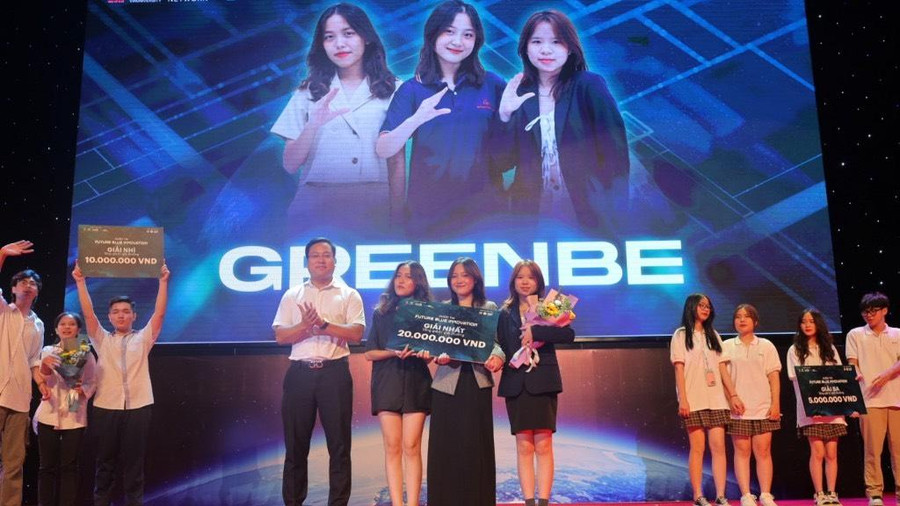 Trải qua 2 vòng thi: Chinh phục và toả sáng, ngôi vị Quán quân đã thuộc về đội Greenbe - THPT Chuyên Đại học Sư phạm Hà Nội; Giải Nhì thuộc về đội AnimalShelter - THPT Chuyên Ngoại Ngữ - Đại Học Ngoại Ngữ - ĐHQGHN; giải Ba thuộc về đội Green Cycling - THPT Huỳnh Thúc Kháng. Trải qua 2 vòng thi: Chinh phục và toả sáng, ngôi vị Quán quân đã thuộc về đội Greenbe - THPT Chuyên Đại học Sư phạm Hà Nội; Giải Nhì thuộc về đội AnimalShelter - THPT Chuyên Ngoại Ngữ - Đại Học Ngoại Ngữ - ĐHQGHN; giải Ba thuộc về đội Green Cycling - THPT Huỳnh Thúc Kháng.