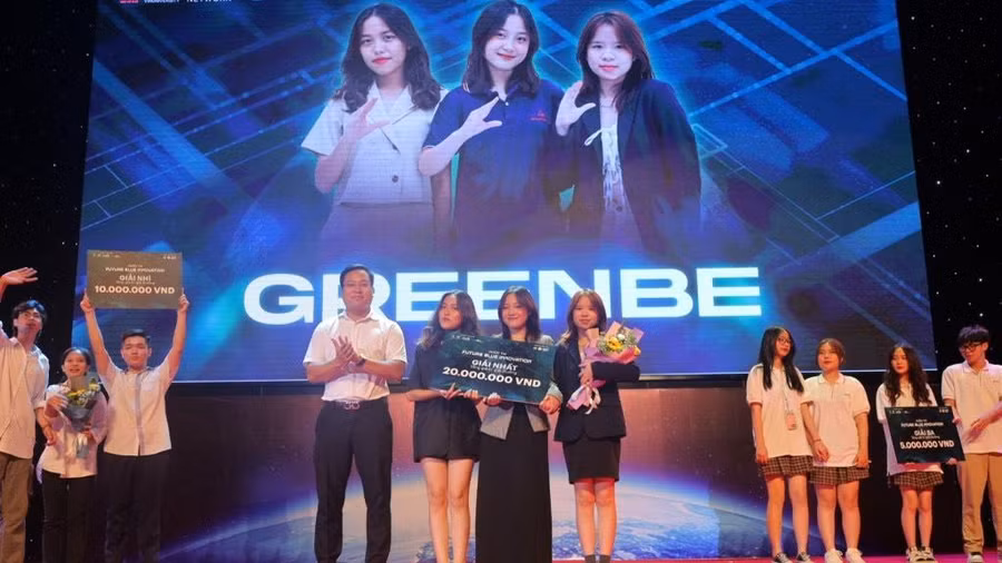Trải qua 2 vòng thi: Chinh phục và toả sáng, ngôi vị Quán quân đã thuộc về đội Greenbe - THPT Chuyên Đại học Sư phạm Hà Nội; Giải Nhì thuộc về đội AnimalShelter - THPT Chuyên Ngoại Ngữ - Đại Học Ngoại Ngữ - ĐHQGHN; giải Ba thuộc về đội Green Cycling - THPT Huỳnh Thúc Kháng. Trải qua 2 vòng thi: Chinh phục và toả sáng, ngôi vị Quán quân đã thuộc về đội Greenbe - THPT Chuyên Đại học Sư phạm Hà Nội; Giải Nhì thuộc về đội AnimalShelter - THPT Chuyên Ngoại Ngữ - Đại Học Ngoại Ngữ - ĐHQGHN; giải Ba thuộc về đội Green Cycling - THPT Huỳnh Thúc Kháng.