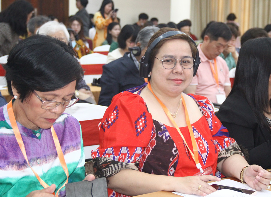 Các đại biểu tham dự buổi lễ. Các đại biểu tham dự buổi lễ.