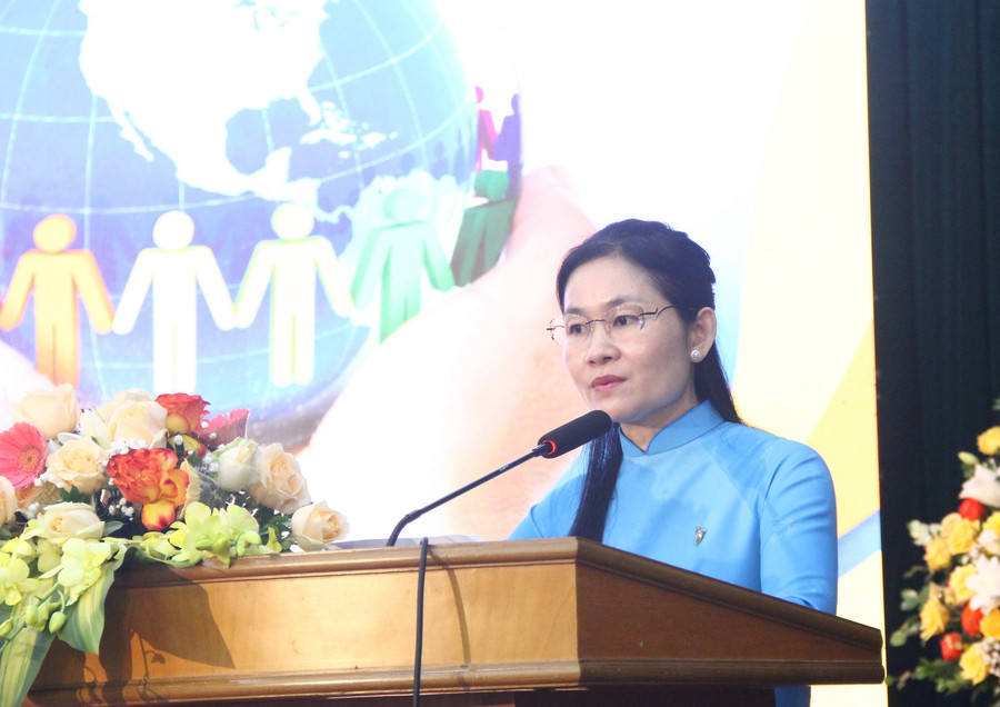 Bà Tôn Ngọc Hạnh phát biểu tại Diễn đàn. Bà Tôn Ngọc Hạnh phát biểu tại Diễn đàn.