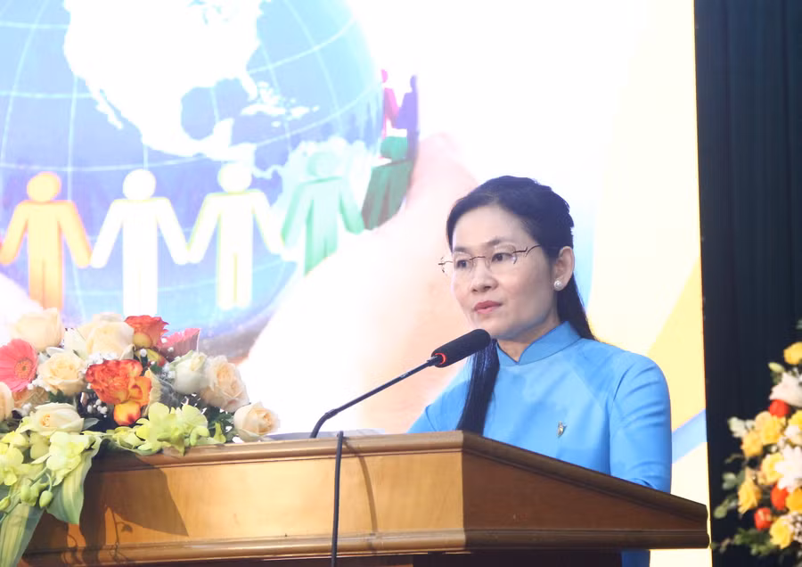 Bà Tôn Ngọc Hạnh phát biểu tại Diễn đàn. Bà Tôn Ngọc Hạnh phát biểu tại Diễn đàn.