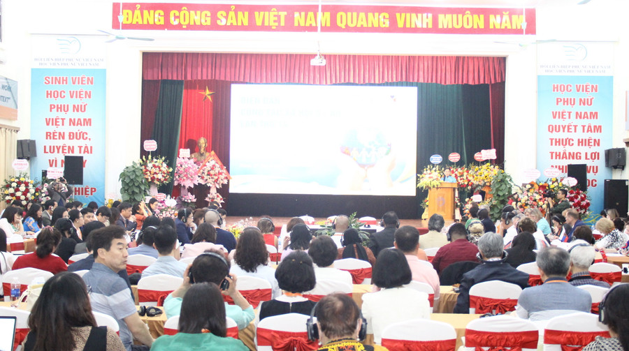 Toàn cảnh Hội thảo khoa học quốc tế với chủ đề “Vai trò của công tác xã hội trong bối cảnh Việt Nam hiện nay”. Toàn cảnh Hội thảo khoa học quốc tế với chủ đề “Vai trò của công tác xã hội trong bối cảnh Việt Nam hiện nay”.