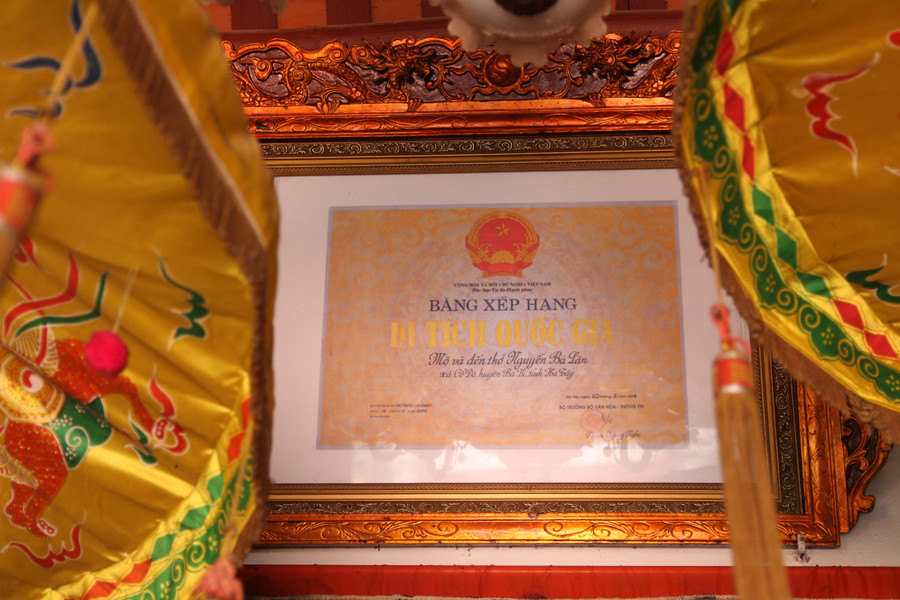 Mộ và đền thờ Lục bộ Thượng thư Nguyễn Bá Lân được xếp hạng di tích cấp quốc gia.