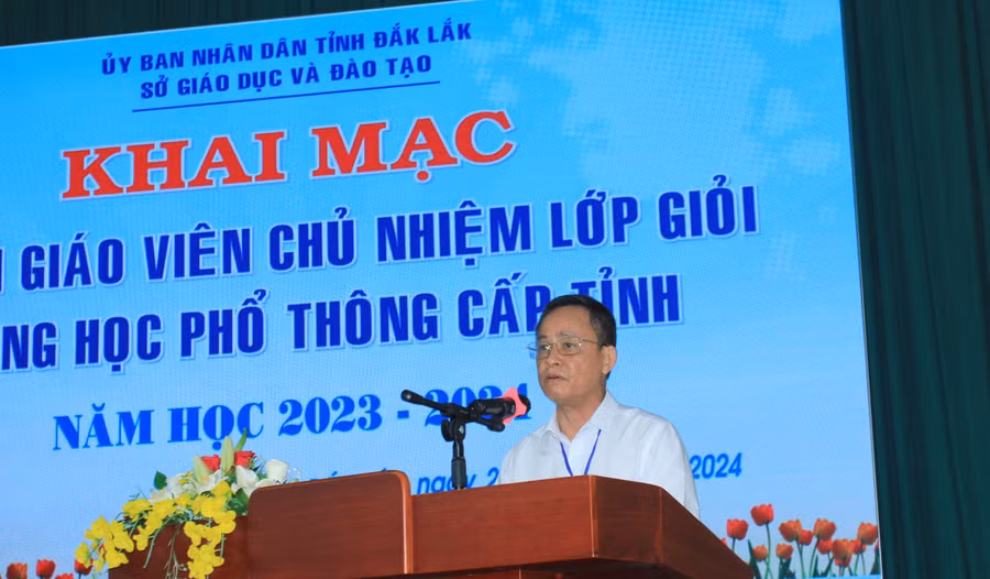 Phó Giám đốc Sở GD&amp;ĐT Đỗ Tường Hiệp phát biểu khai mạc Hội thi. (Ảnh: TT)