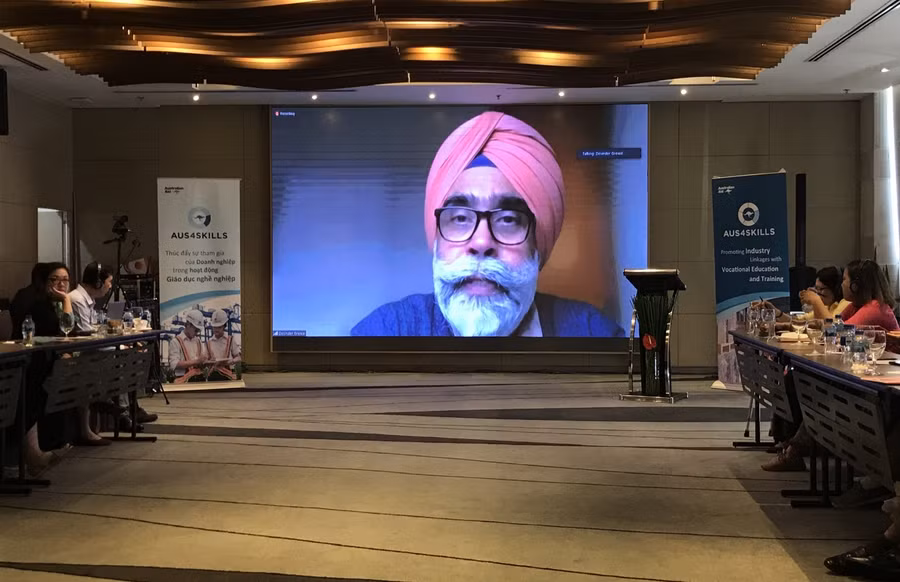 Ông Devinder Grewal, Cố vấn Giáo dục Nghề nghiệp của Aus4skills, tham luận trực tuyến.