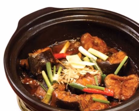 Cach lam sach ca tre de co mon ca kho ngon dung vi - Anh 2