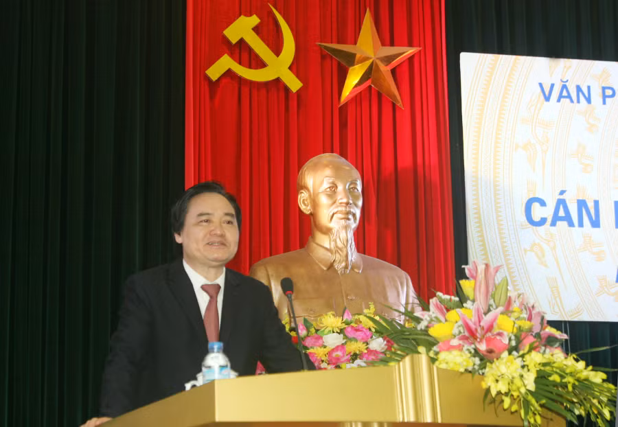 Bộ trưởng Bộ GD&ĐT Phùng Xuân Nhạ phát biểu chỉ đạo Hội nghị