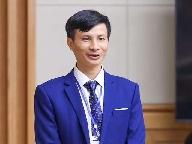 Thầy Phạm Văn Thuận - giáo viên Mỹ thuật, Trường tiểu học Nguyễn Công Trứ, quận Lê Chân (TP Hải Phòng)