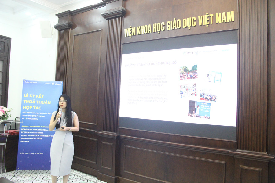 Bà Ngô Minh Trang trao đổi tại buổi lễ. Bà Ngô Minh Trang trao đổi tại buổi lễ.