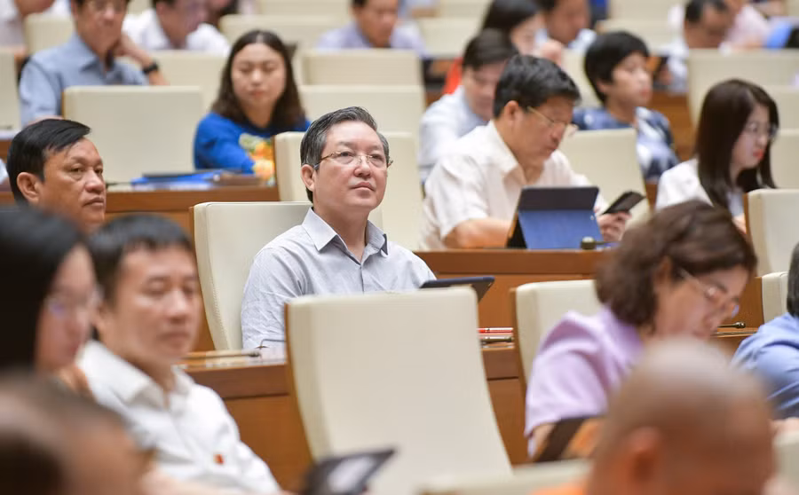 Các đại biểu tham dự phiên họp.