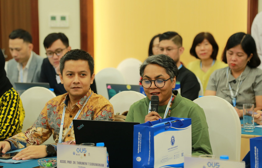 PGS.TS Thirumeni T Subramaniam tham luận tại hội nghị. PGS.TS Thirumeni T Subramaniam tham luận tại hội nghị.