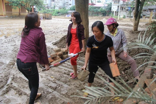 Yên Bái: Thầy, cô giáo dồn sức khắc phục sau mưa lũ