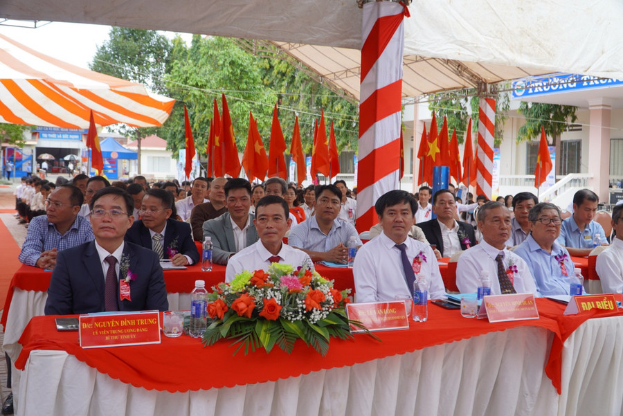 Các đại biểu tham dự buổi lễ. Ảnh: Thành Tâm.