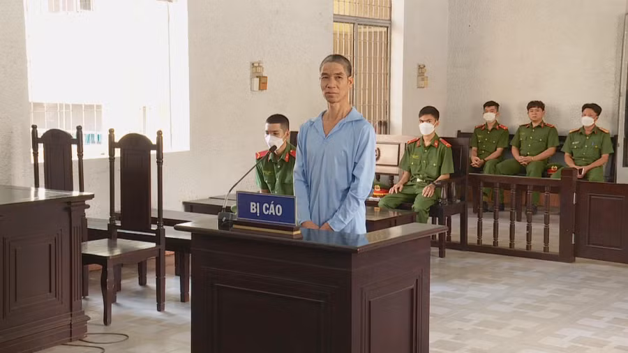 Bị cáo Phùng Văn Nguyên tại phiên toà (ảnh: SĐ).