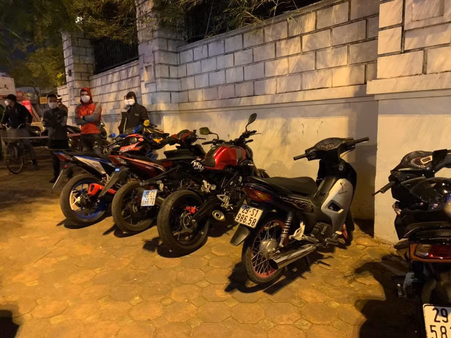 Nhiều xe mô tô được thay đổi kết cấu, độ lại phần máy, pô..