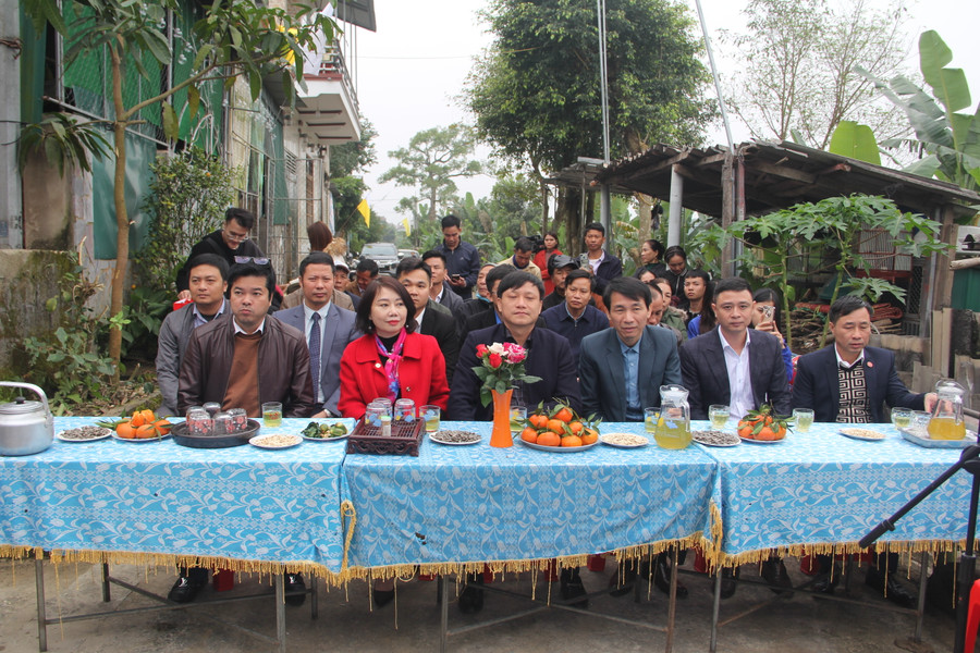 Các đại biểu tham dự lễ khởi công nhà nhân ái. Các đại biểu tham dự lễ khởi công nhà nhân ái.