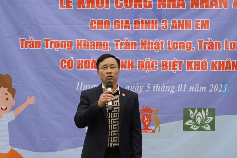 Lãnh đạo UBND thị trấn Phố Châu và...
